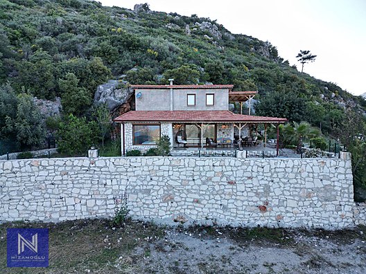 TEK TAPULU TARLA İÇİ 3 EV