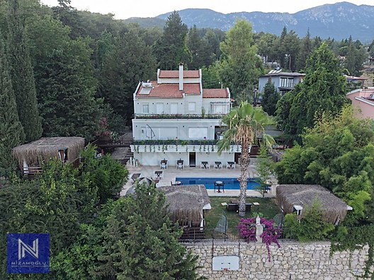 BEYCİKTE DENİZ VE ORMAN MANZARALI SATILIK LÜKS VİLLA